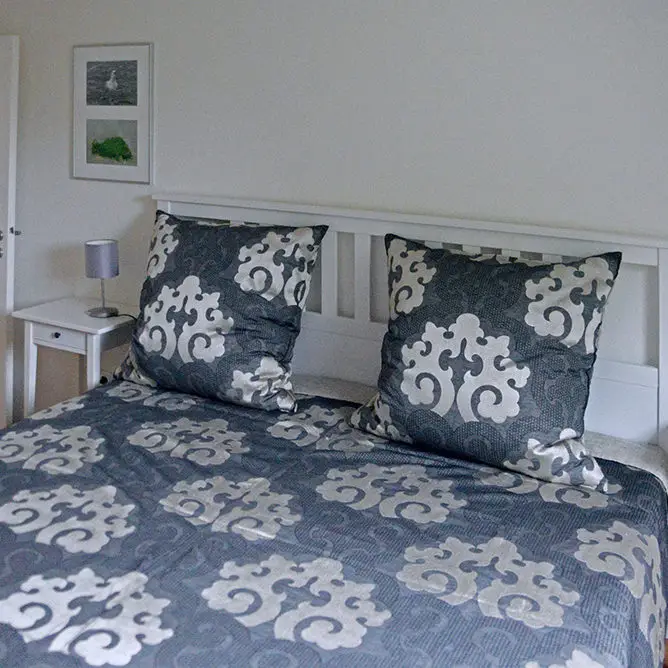 Schlafzimmer mit Doppelbett